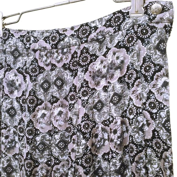 Lot of 2 Vintage Pleated Skirts M(8) Lands End SK&Co Medallions Navy Black White - Picture 7 of 10